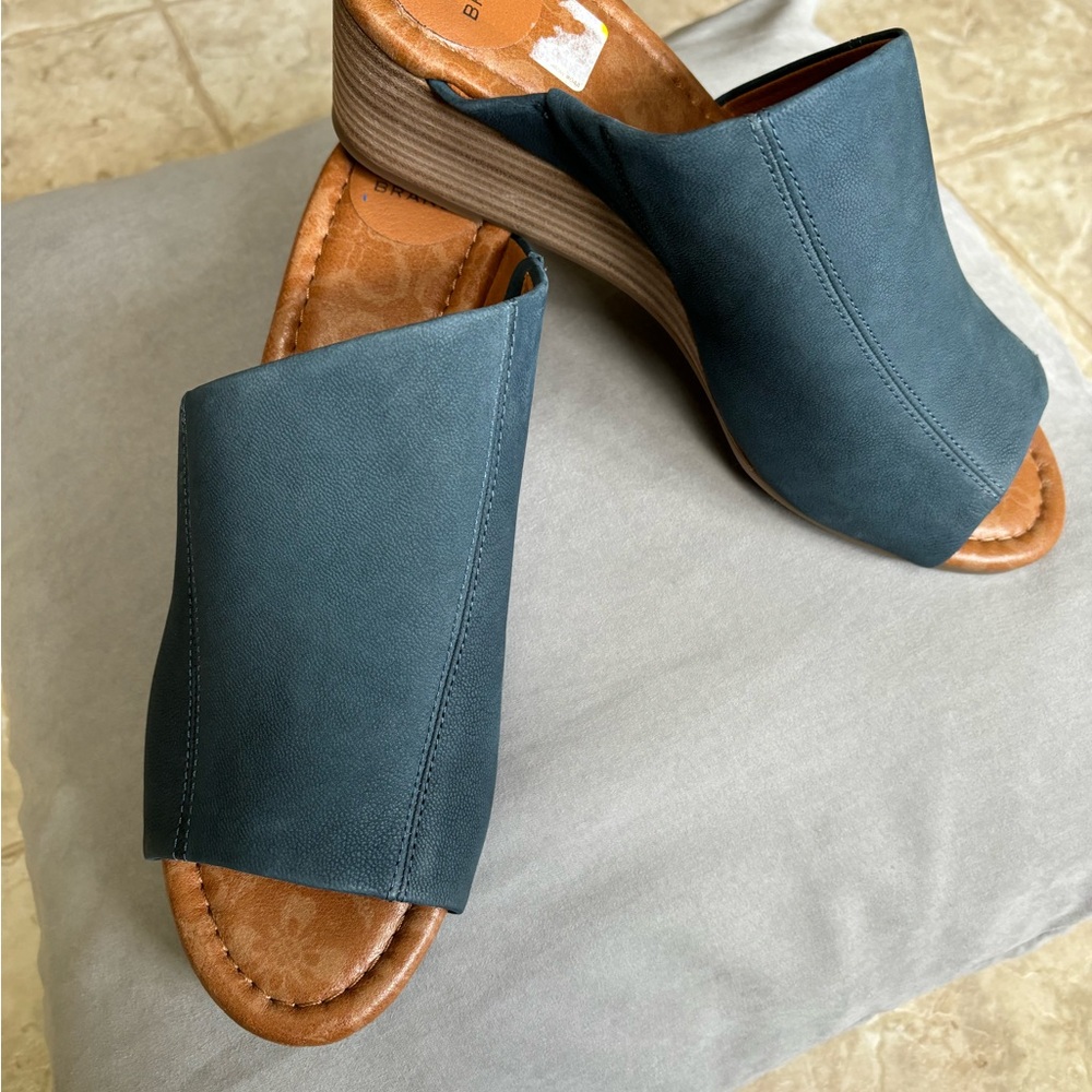 NEW! Lucky Brand Blue leather wedge shoes size 10 M - Picture 2 of 7